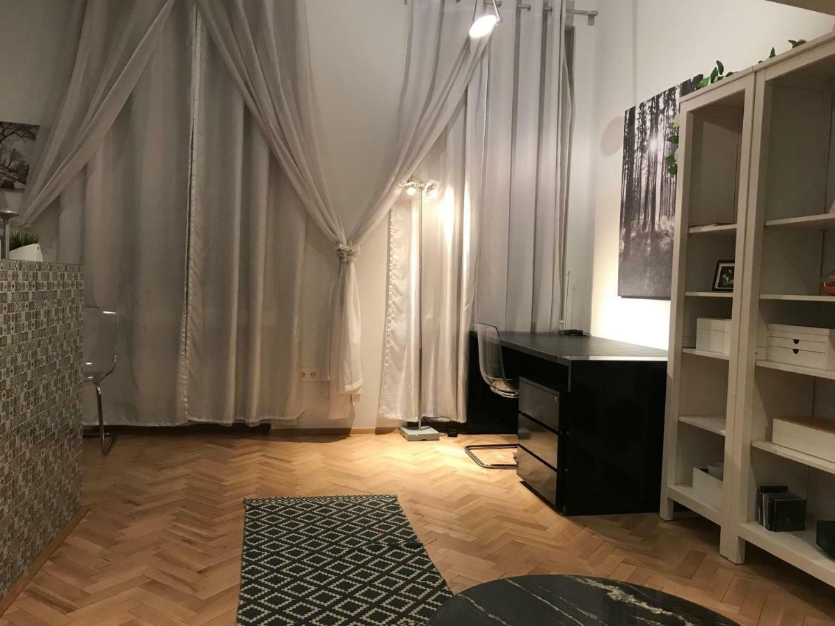 Elegant Apartment *